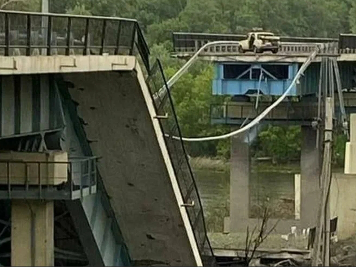 ВСУ упали с моста