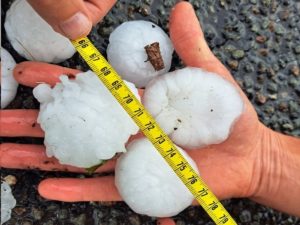 Европу накрыло мощнейшим градом