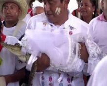 Мэр мексиканского города сочетался браком с крокодилом