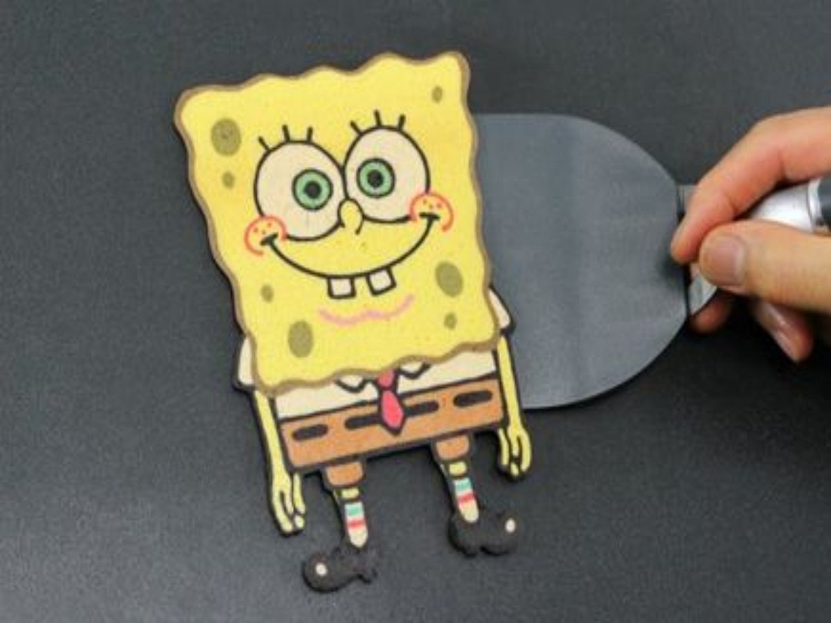 Австралийский дуэт выпекает супергероев в виде блинчиков