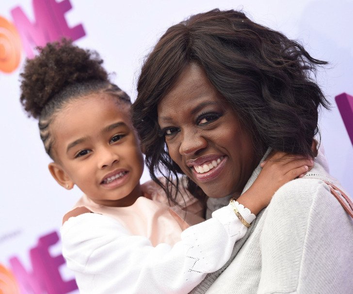 Звезды, которые стали приемными родителями