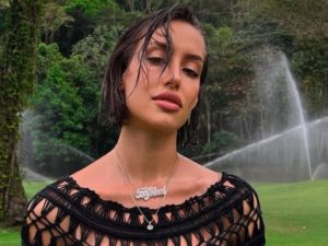 Любовница Тимати выставила на обозрение оголенную грудь