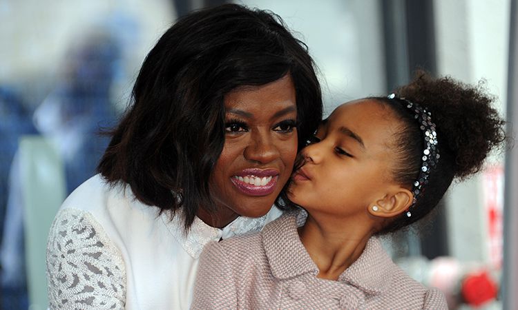 Звезды, которые стали приемными родителями