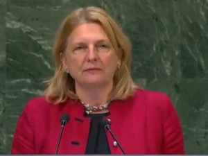 Австрия Кнайсль уехала угрозы