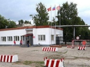 В Брянской области трое вооруженных мужчин в масках атаковали воинскую часть в Клинцах 