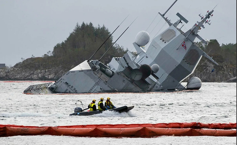 Корабль НАТО затонул из-за членов экипажа
