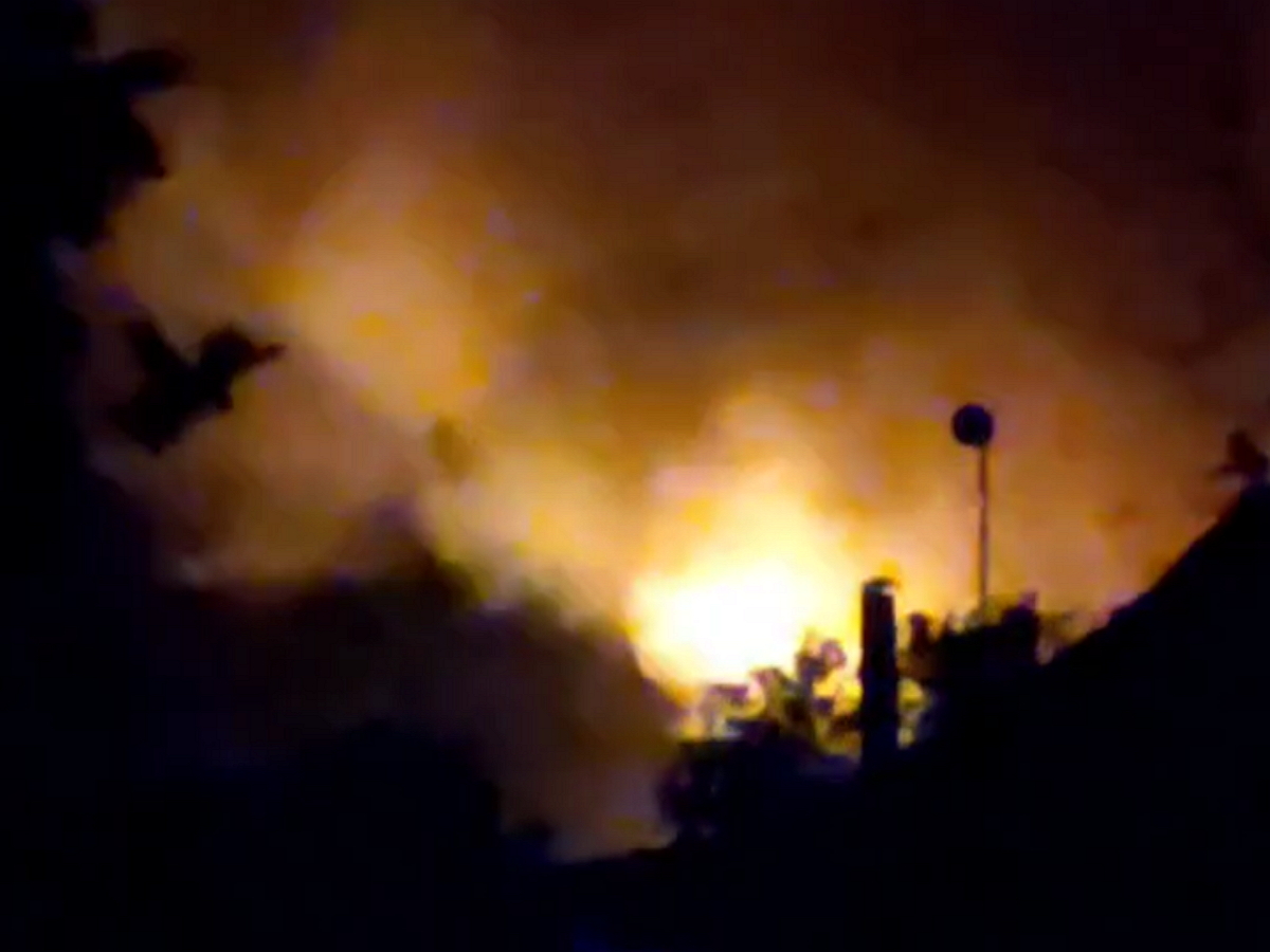 Опубликовано видео взрывов складов с боеприпасами в ДНР и ЛНР