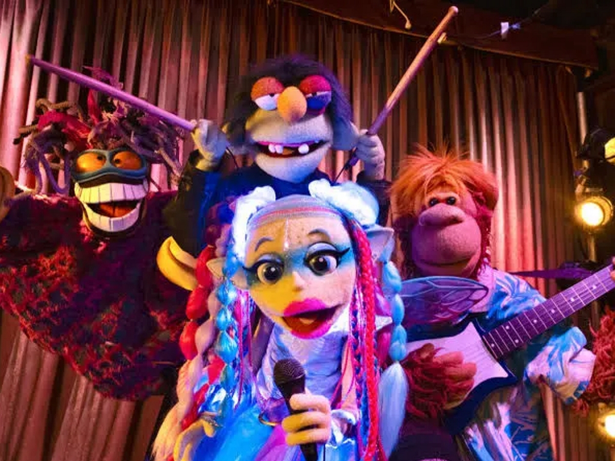 Кукольные инопланетяне стали звездами сцены в клипе группы Coldplay «Biutyful»