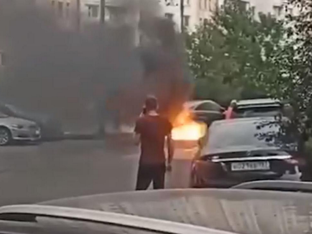 Пенсионерку, спалившую в Москве авто замначальника из Генштаба ВС РФ, могли запугать в СБУ