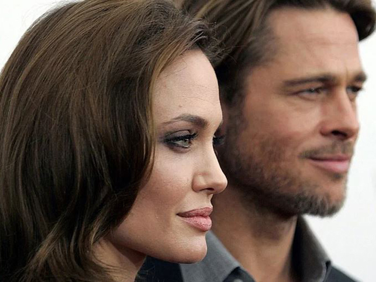 “Пьяный схватил за голову и вылил на нее пиво”: Джоли раскрыла тайную причину развода с Питтом