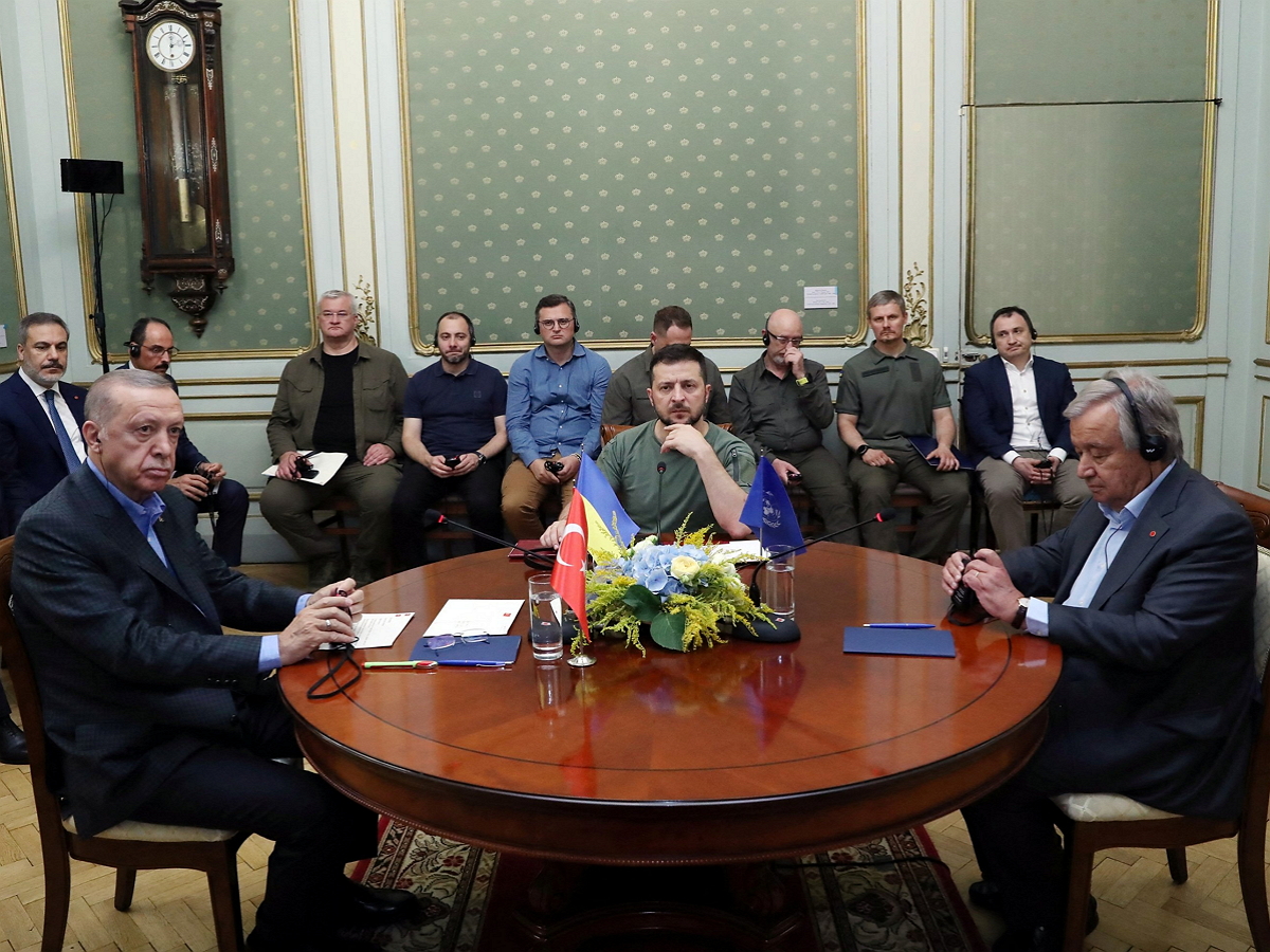На встрече с Гутерришем и Эрдоганом во Львове Зеленский назвал главное условие для переговоров с Россией
