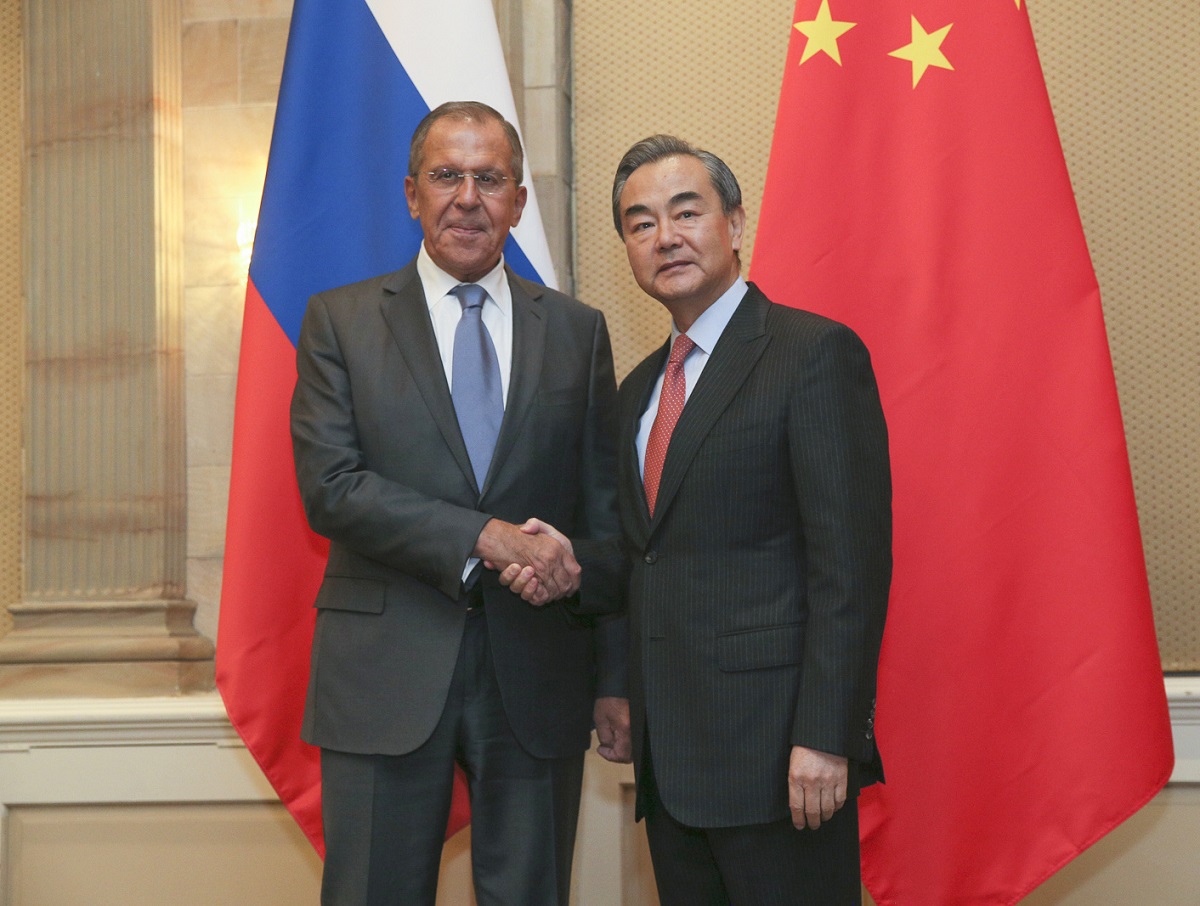Китай призвал мир объединиться против США и поддержал партнерство с Россией