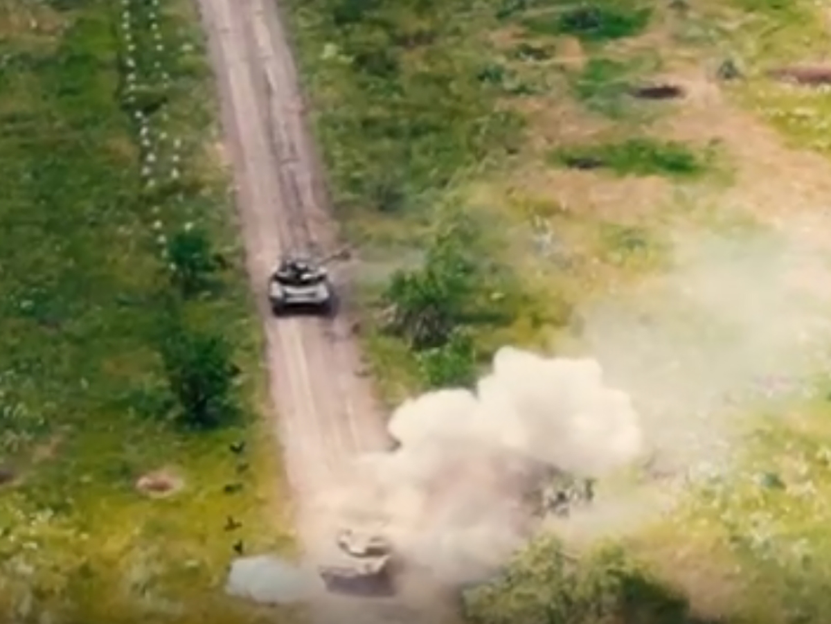Опубликовано видео, как танк Т-72 успешно пережил прямое попадание из Javelin