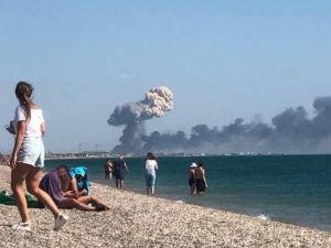 В Крыму у военного аэродрома произошли взрывы