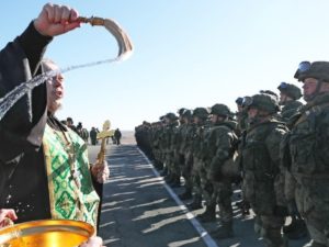 В России появятся боевые батюшки: епархия обещает не отправлять их на Украину