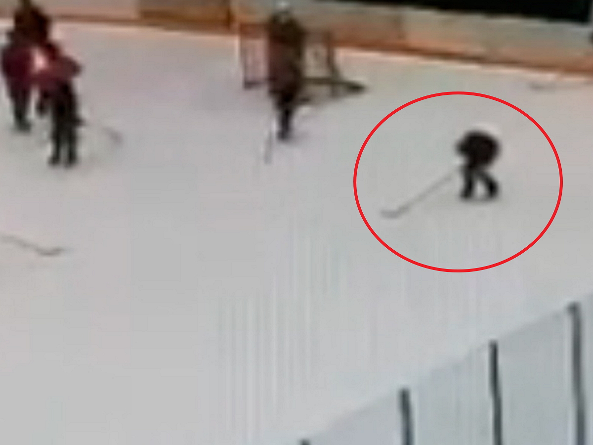 Опубликовано видео смертельного удара шайбой в грудь 14-летнего хоккеиста