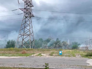 Вблизи Запорожской АЭС клубы дыма