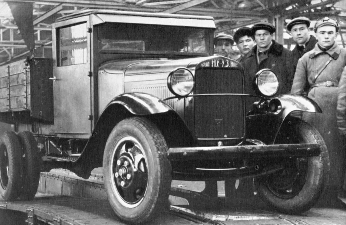 Как выглядели самые первые автомобили всемирно известных компаний