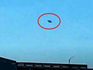 Очевидец запечатлел дискообразный НЛО в небе Калифорнии