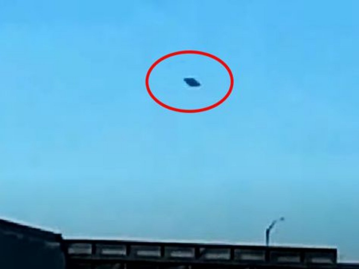 Очевидец запечатлел дискообразный НЛО в небе Калифорнии