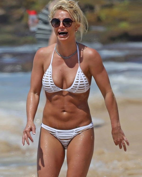 Самые неудачные купальники знаменитостей