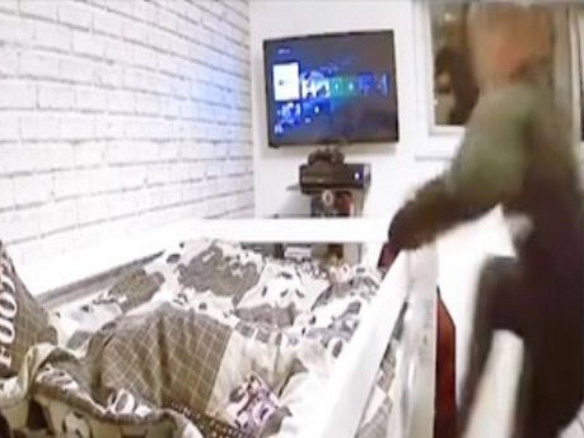 Мать жестко отомстила сыну за давешнюю шутку