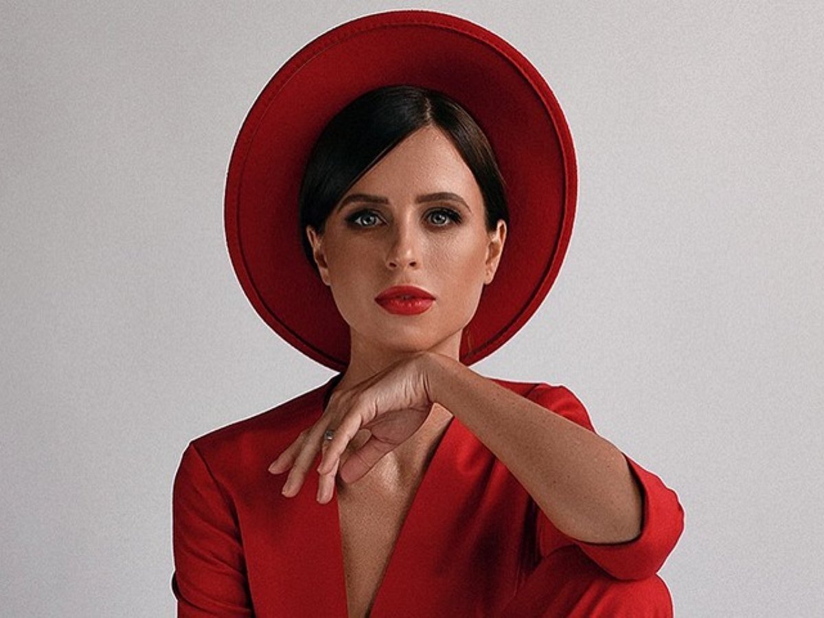 Мирослава Карпович снялась без штанов и нижнего белья