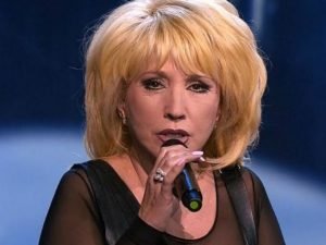 «Тебя послать?»: Ирина Аллегрова устроила скандал в Кремле из-за журналистов