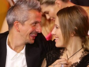 СМИ: Собчак и Богомолов улетают в Израиль