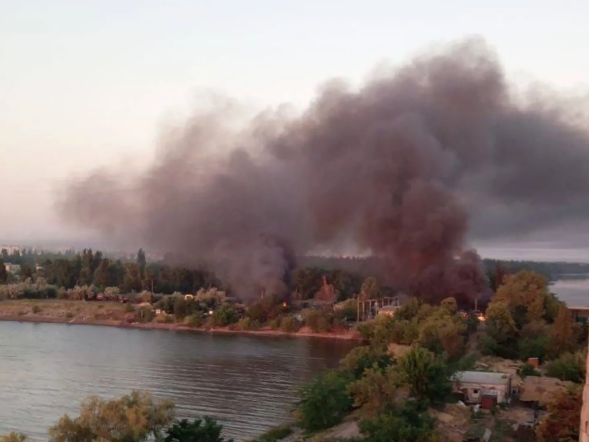 В районе Каховской ГЭС зафиксировали новую серию мощных взрывов
