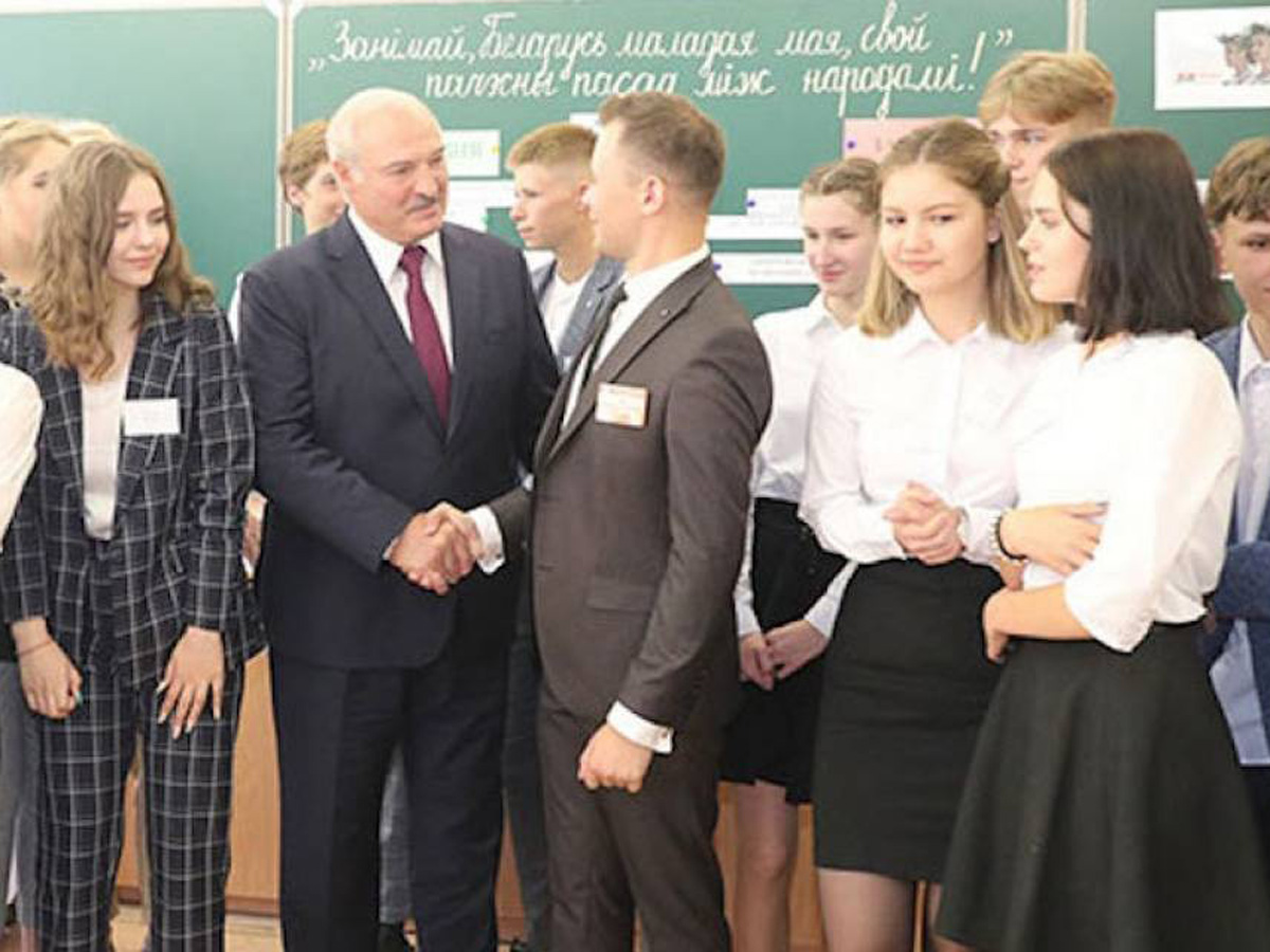 Лукашенко школьникам
