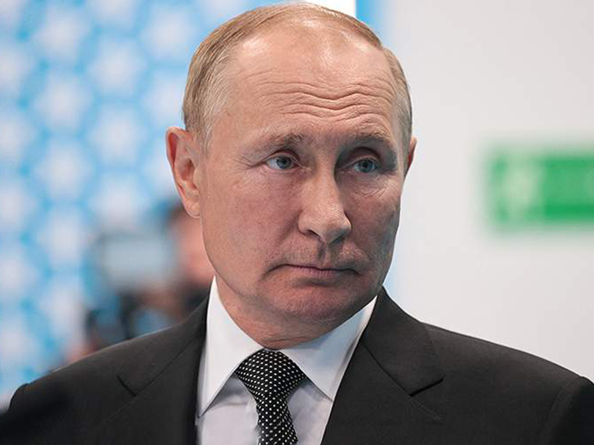 Путин выступил на пленарной сессии ВЭФ