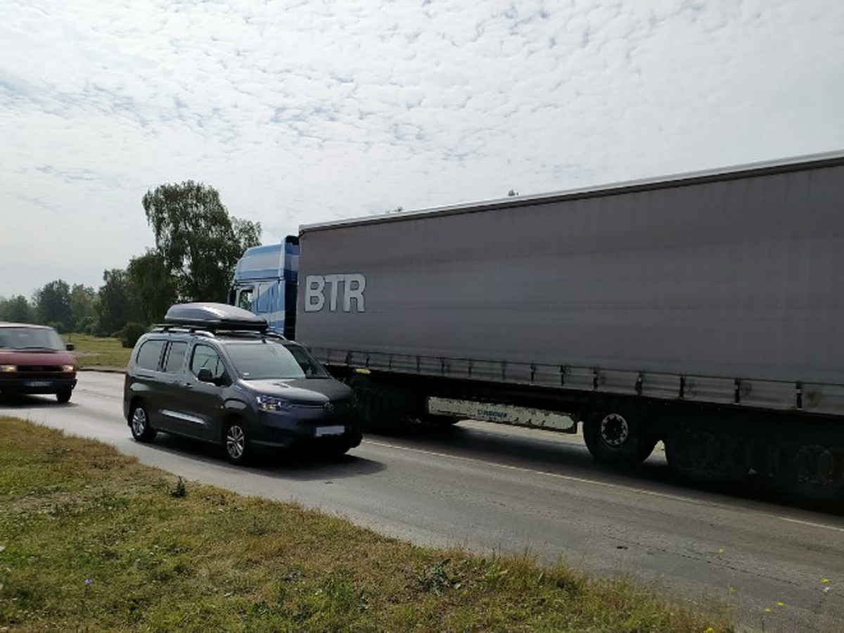 В Казахстане задерживают российские грузовики из ЕС