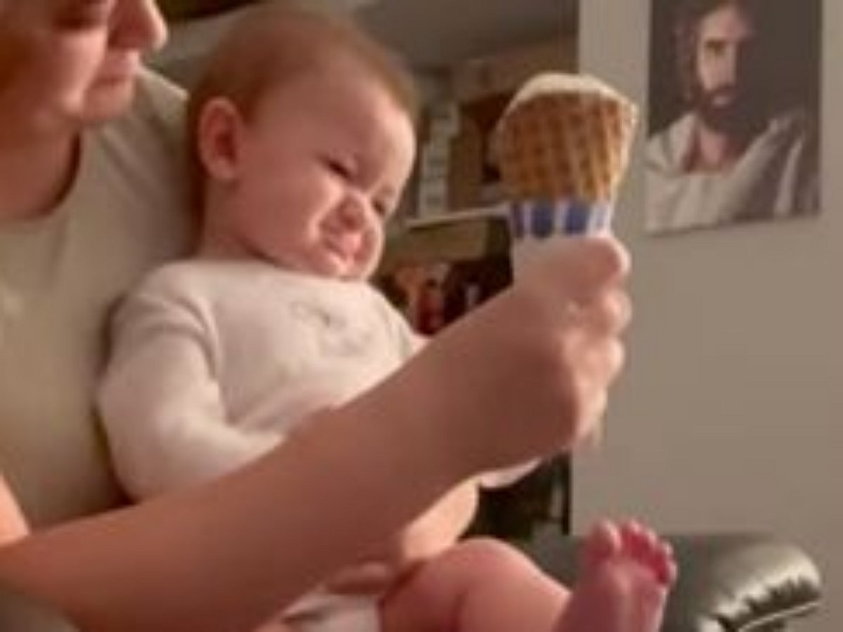 Малыш через силу попробовал мороженное и его жизнь изменилась навсегда