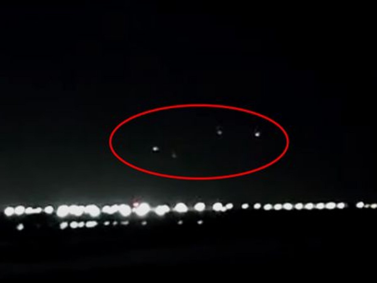 Четыре загадочных огонька в небе Калифорнии оказались слаженной флотилией НЛО