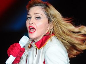 «Похожа на курдюк»: Мадонна показала всем накладной зад, ошарашив фанатов