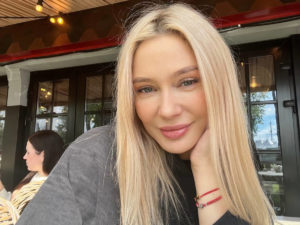 Сбросившая 10 кг Наталья Рудова отметила пикантной фотосессией в постели
