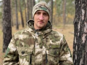 Актер Устинов после участия в незаконном митинге отправился в зону СВО на Украине