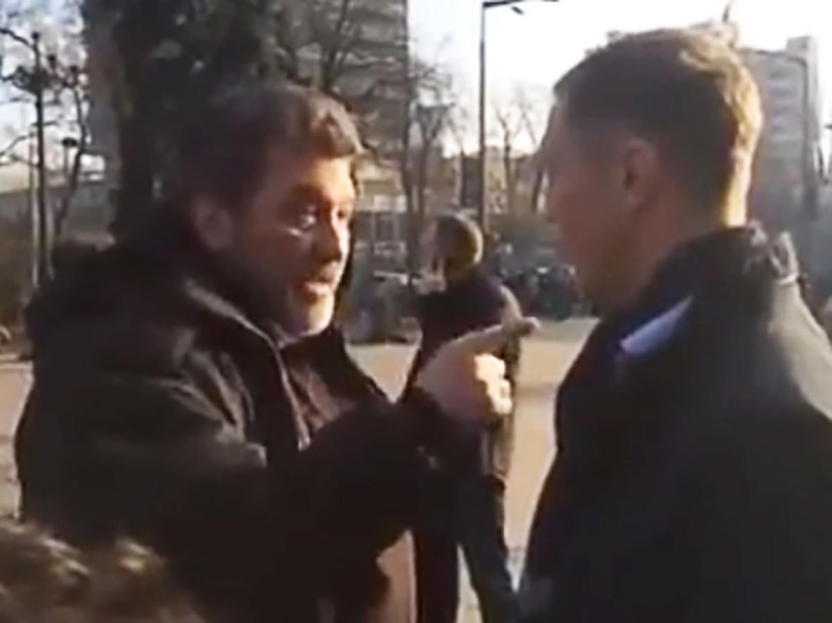 Видео 2014 года, где полковник армии Украины бьет в лоб Владимира Сальдо, завирусилось в Сети (ВИДЕО)