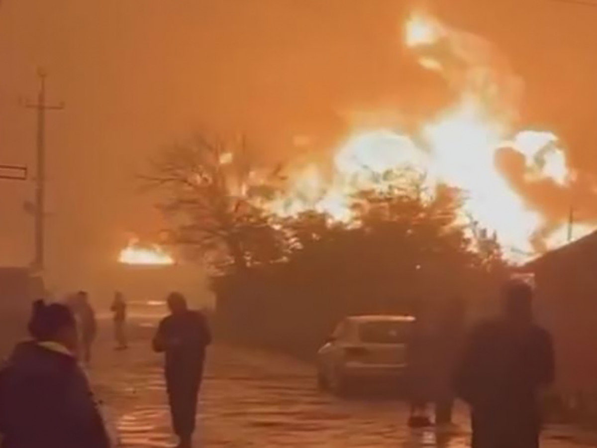 В Шахтерске от удара ВСУ сгорели 12 цистерн с топливом: опубликовано видео (ВИДЕО)