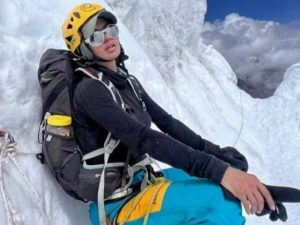 Виктория Боня так и не дошла до вершины горы, засняв в оправдание видео