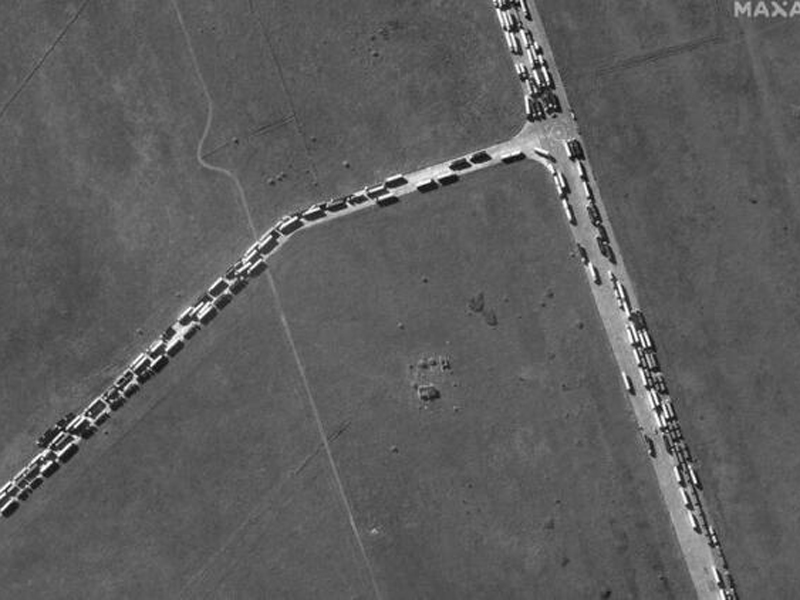 На фото со спутника попали огромные очереди из фур у Крымского моста (ФОТО)