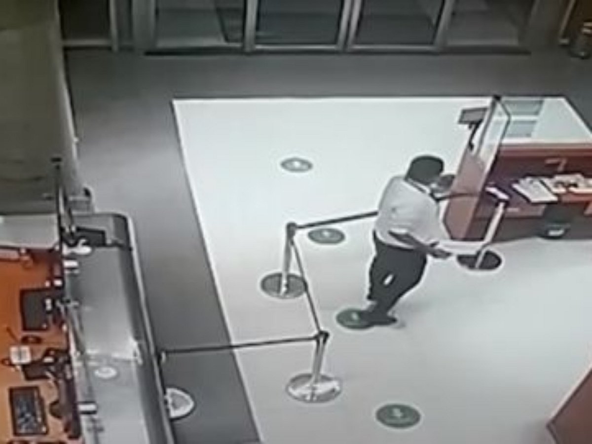 Охранник в больнице пропустил в отделение мертвую пациентку