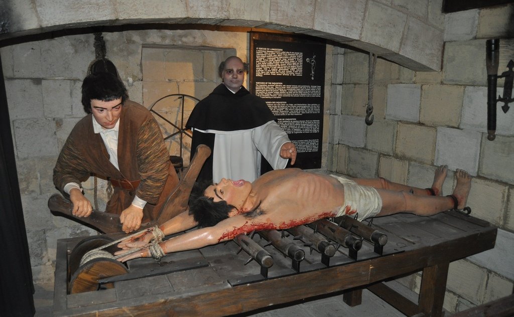 Самые странные и немного жуткие экспонаты из разных музеев мира