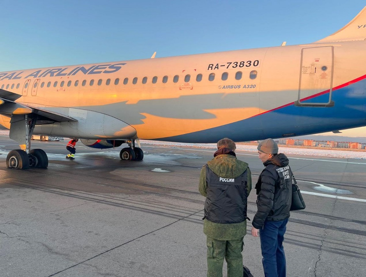 «Лопнуло четыре колеса»: аварийная посадка самолета А-320 в Иркутске попала на видео