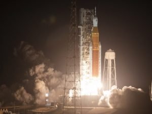 NASA запустило к Луне космический корабль: Россия отложила свою лунную программу