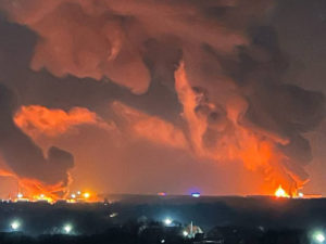 В Брянской области горят резервуары с нефтепродуктами