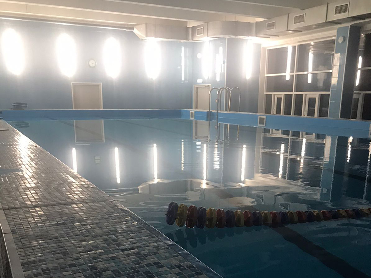 В Новосибирске умерла потерявшая сознание в бассейне школьница