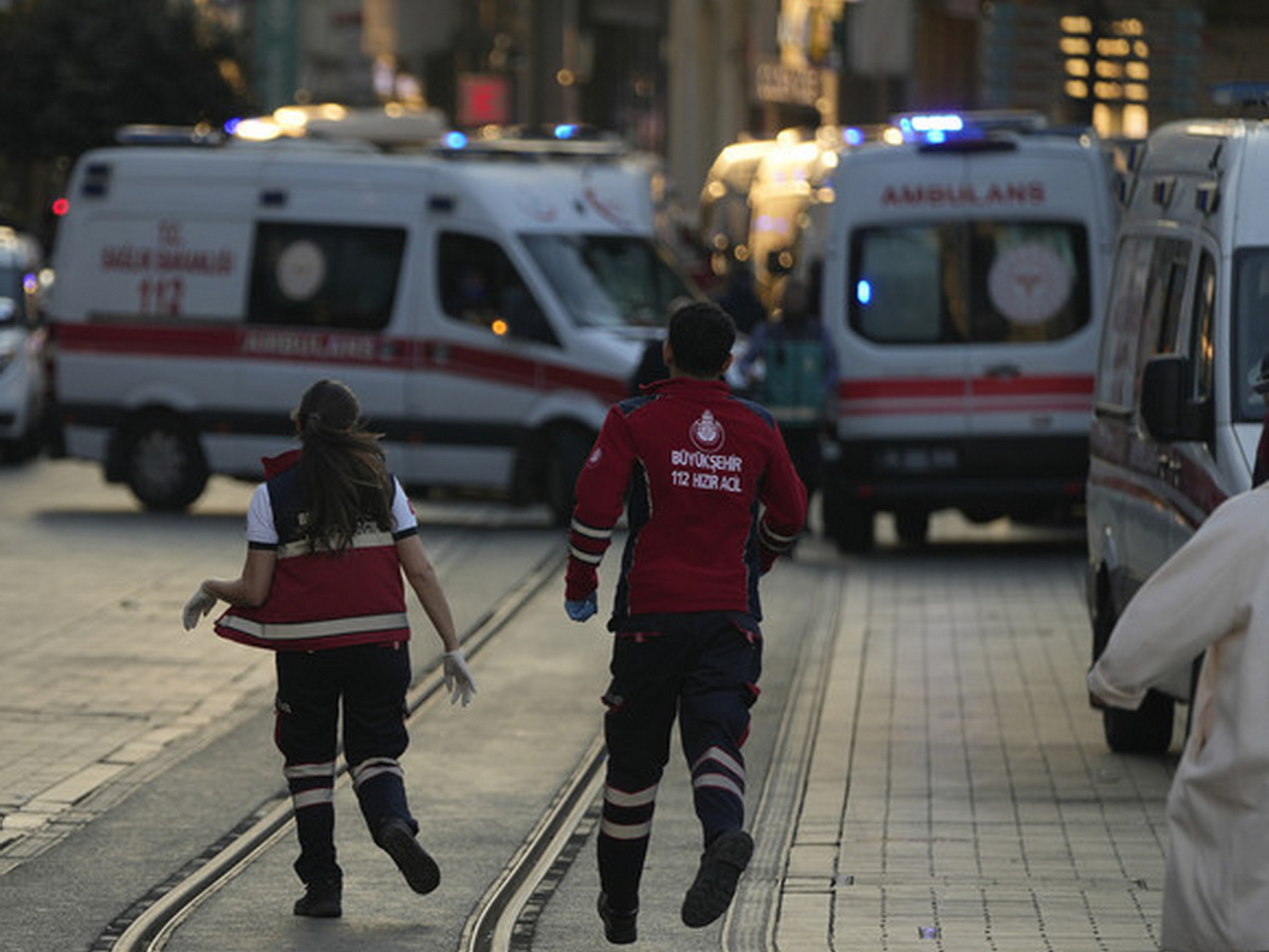 В центре Стамбула взорвалась бомба, 6 человека погибли: момент взрыва попал на видео (ВИДЕО)