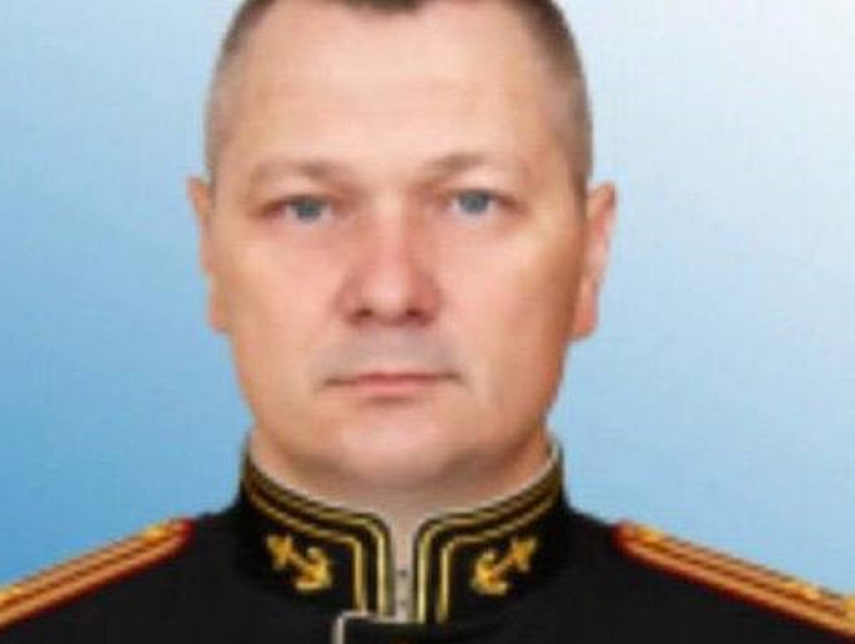 Во Владивостоке на рабочем месте найдено тело полковника с ранениями